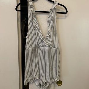 Oh stripe low cut romper